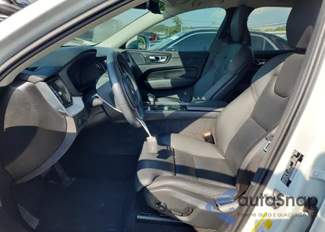 2020 Volvo Xc60 T5 Inscription z USA, uszkodzony, nr VIN YV4102RL8L1534565